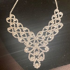 Gorgeous Silvertone Clear Rhinestone Necklace 🔥🔥🔥💜💙💚Beautiful (Hermoso)